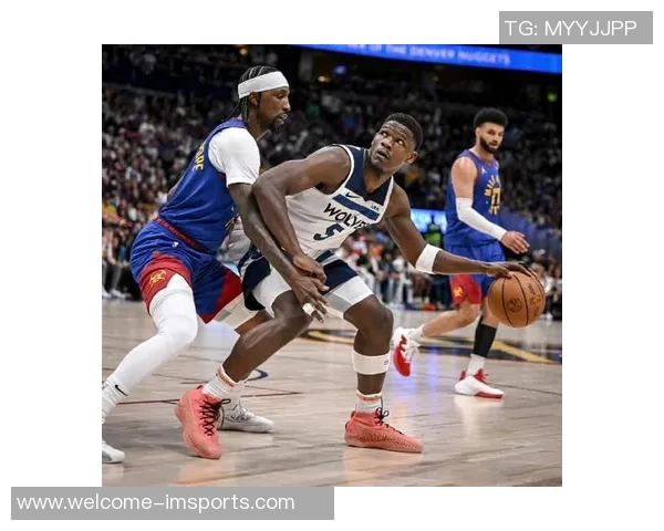 爱德华兹称赞克拉克表现出色称其提升球队整体防守能力